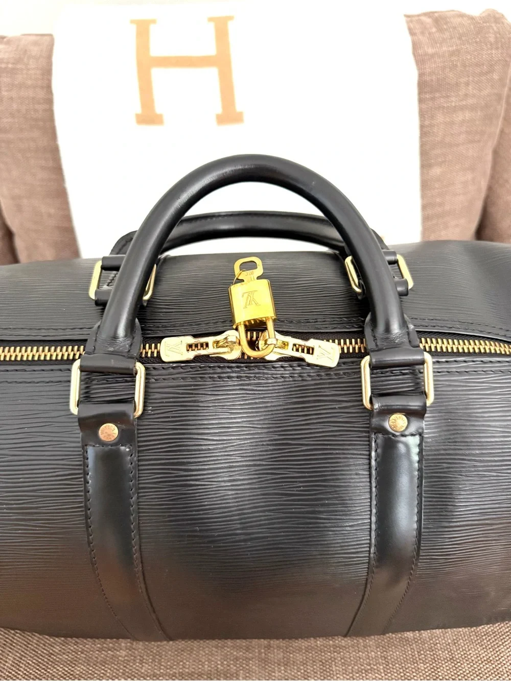 Authentic Louis Vuitton unisex Keepall 50 travel bag black Epi leather M42962